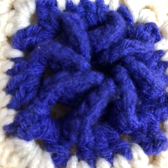 Set of 2 Vintage Granny Square Pillow Covers - Picture 6 of 10